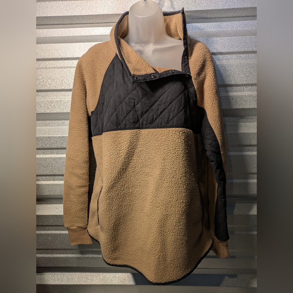 Abercrombie & Fitch Tan and Black Fleece Pullover